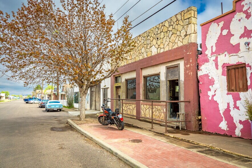 More Photos Of 206 W Murphy St, Alpine Specialty For Sale