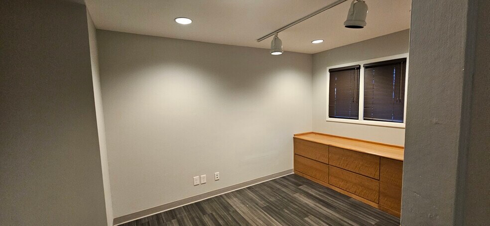 More Photos Of 6409 Fleming St, Everett Office For Lease