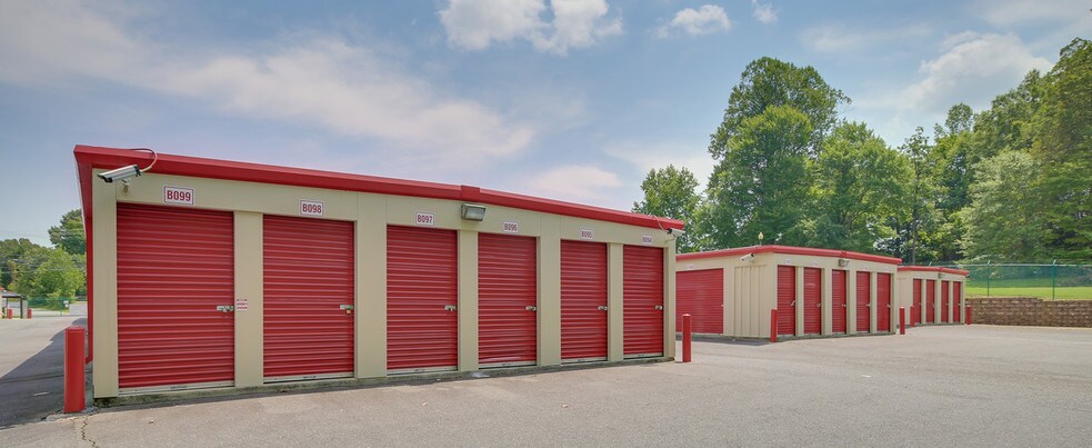 More Photos Of 1825 N Fayetteville St, Asheboro Self Storage For Sale