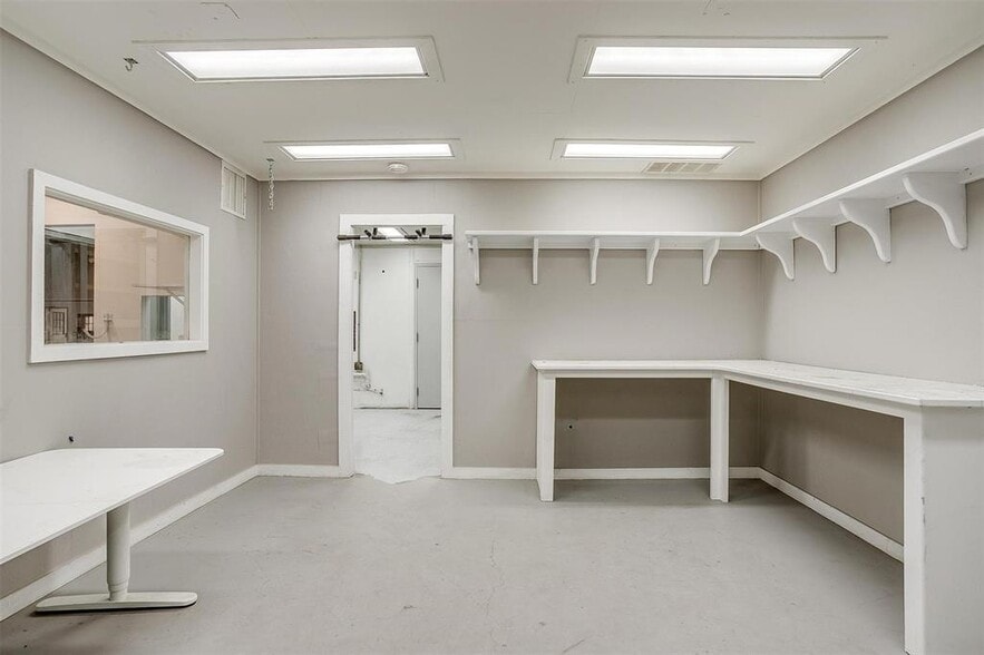 More Photos Of 640 E Highway 199, Springtown Warehouse For Lease