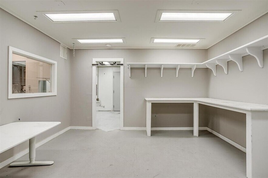 More Photos Of 640 E Highway 199, Springtown Warehouse For Lease