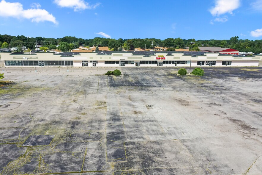 More Photos Of 2865-2885 Bay Rd, Saginaw Freestanding For Sale