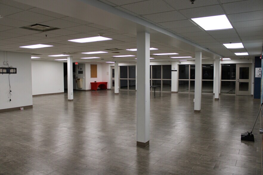 More Photos Of 501 N Shortridge Rd, Indianapolis Health Club For Sale