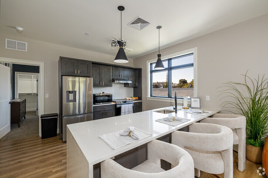 More Photos Of 920-924 Farmington Ave, West Hartford Apartments For Lease