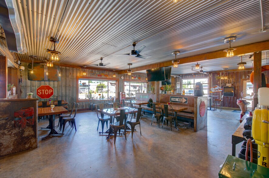 More Photos Of 780-782 US 101, Chinook Restaurant For Sale