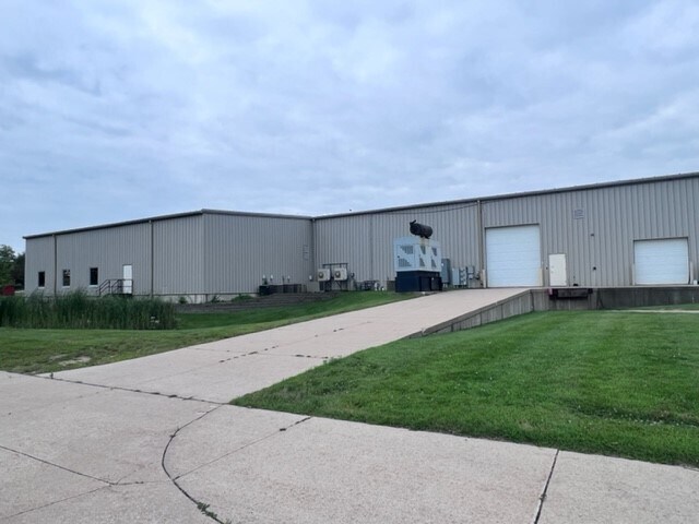 More Photos Of 921-929 Marthas Way, Hiawatha Light Distribution For Sale