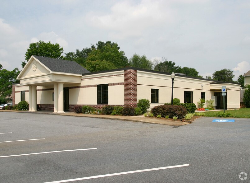 More Photos Of 4109 E North St, Greenville Office For Lease