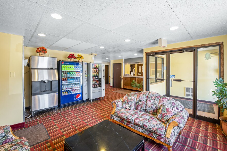 More Photos Of 642 12th St W, Dickinson Hotel For Sale