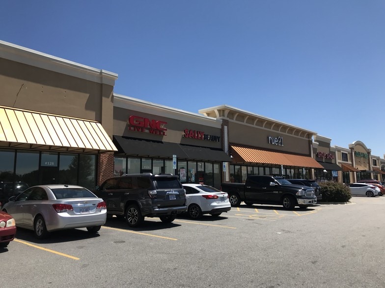 More Photos Of Airport Plz, Fayetteville Freestanding For Lease