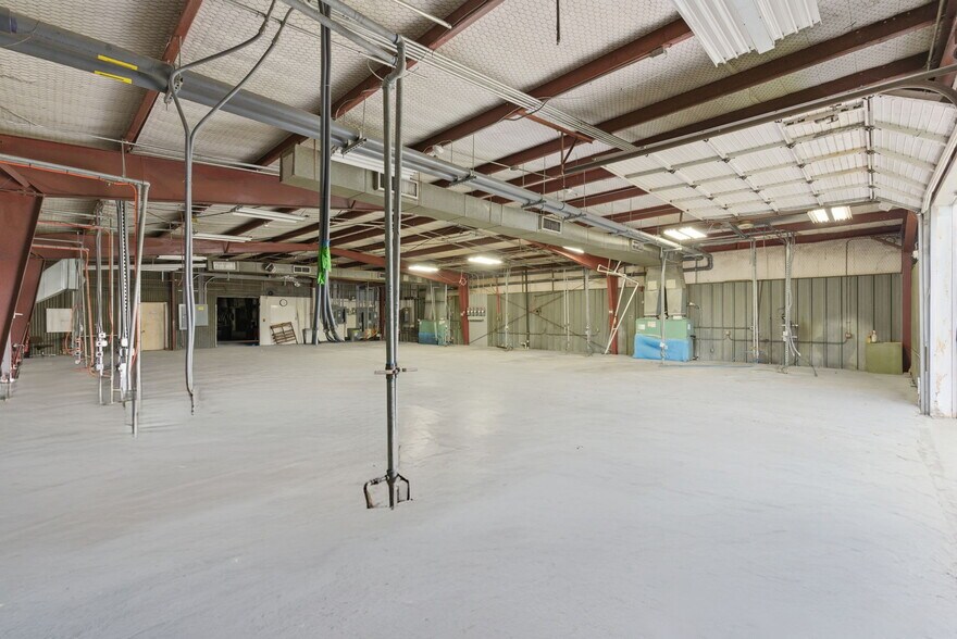 More Photos Of 13025 Fadeway ln, Houston Industrial For Lease