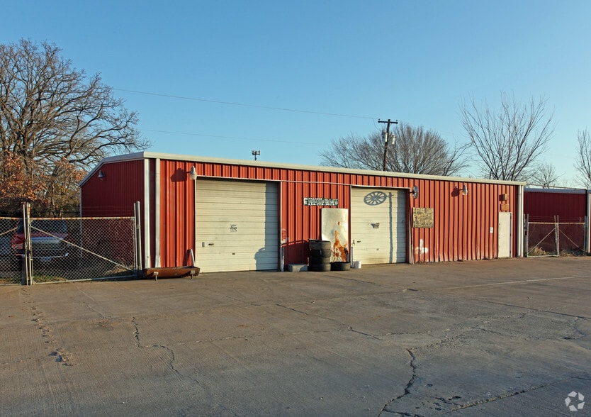 More Photos Of 2305 Crystal Dr, Balch Springs Warehouse For Lease