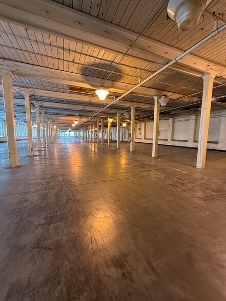 More Photos Of 422B N 3rd St, Albemarle Warehouse For Lease