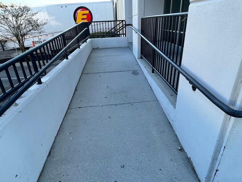 More Photos Of 1700 35th St, Orlando Warehouse For Lease