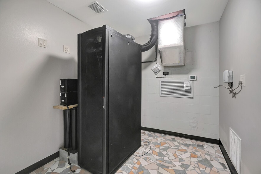 More Photos Of 450 94th Ave N, Saint Petersburg Freestanding For Lease