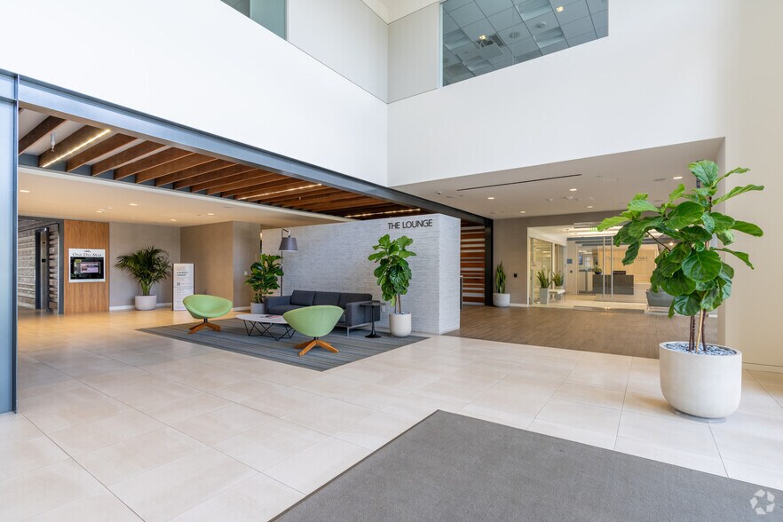 More Photos Of 12544 High Bluff Dr, San Diego Coworking Space
