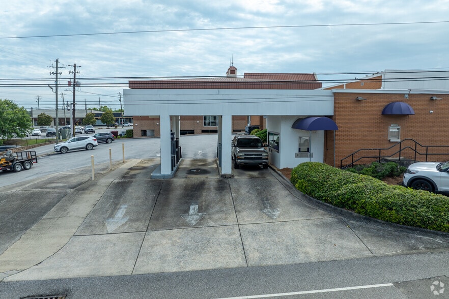 More Photos Of 501 2nd Ave N, Clanton Bank For Sale