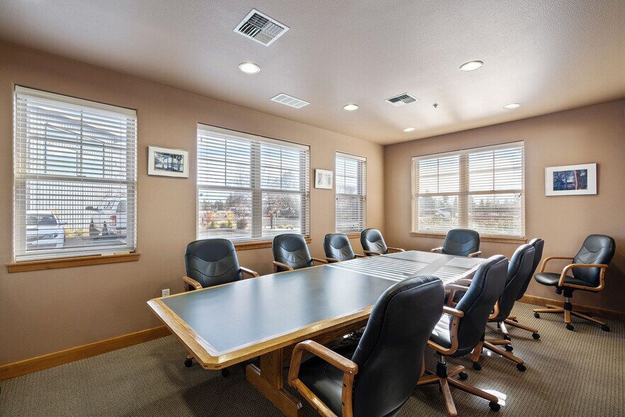 More Photos Of 270 E Sun Ranch Dr, Sisters Industrial For Sale