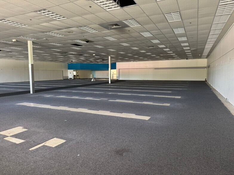 More Photos Of 9006 Greenwell Springs Rd, Baton Rouge Drugstore For Sale