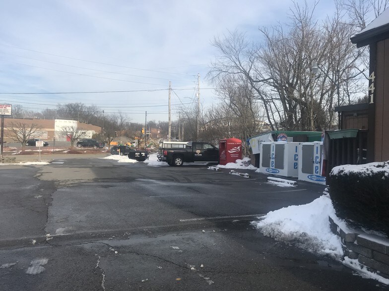 More Photos Of 441 McMurray Rd, Bethel Park General Retail For Lease