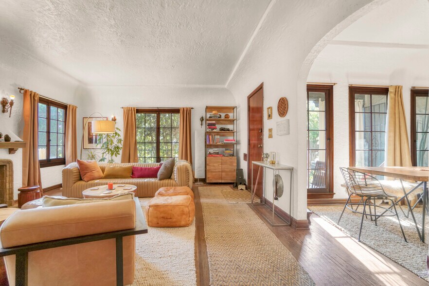 More Photos Of 2420 N Beachwood Dr, Los Angeles Multifamily For Sale