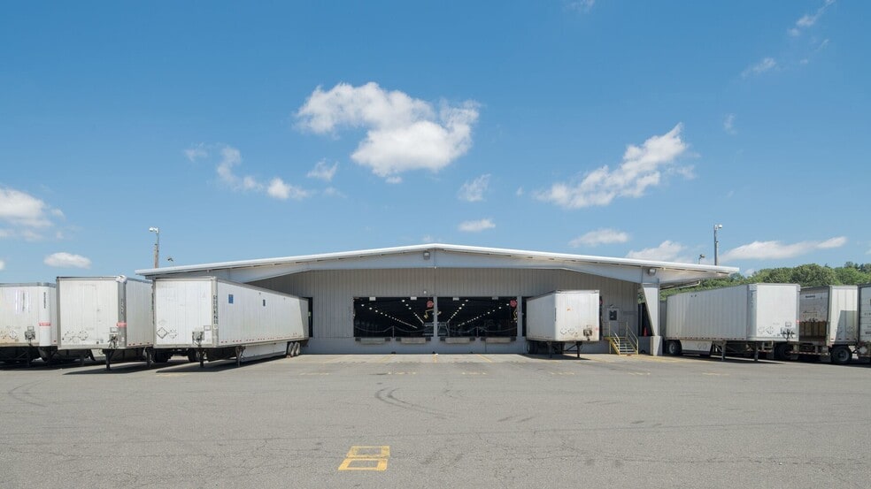 More Photos Of 12855 48th Ave S, Tukwila Truck Terminal For Lease