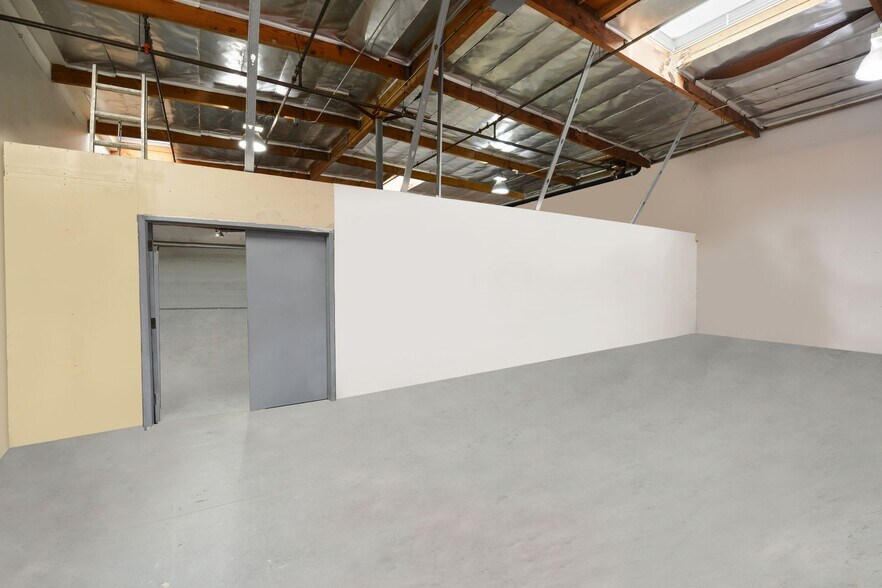 More Photos Of 11581 Monarch St, Garden Grove Warehouse For Sale