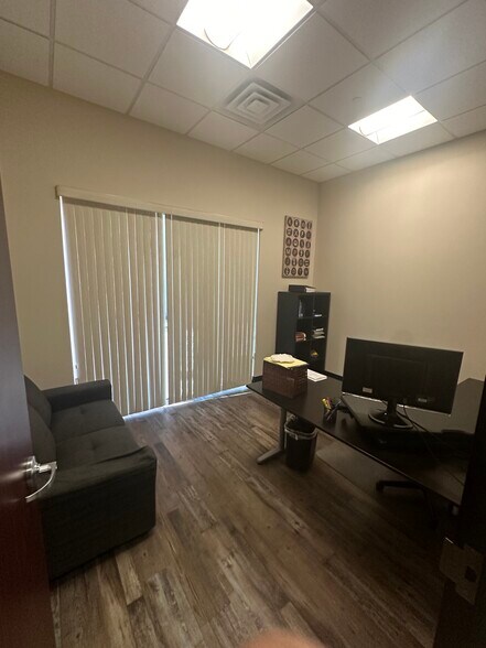 More Photos Of 4974 S Rainbow Blvd, Las Vegas Office For Sale