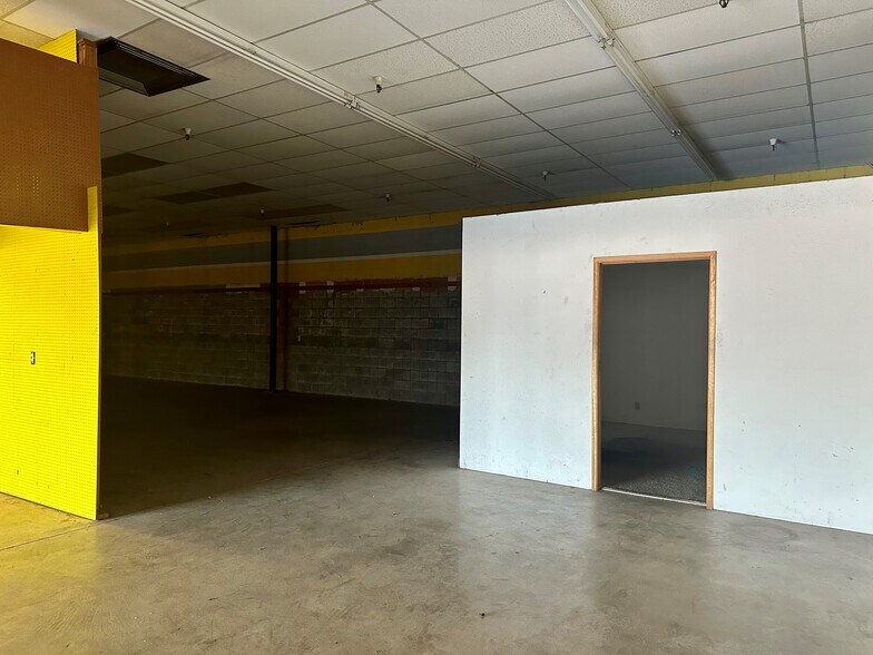 More Photos Of 248 N 9th St, Cottage Grove Freestanding For Sale