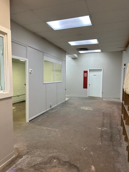 More Photos Of 438 N Bancroft St, Indianapolis Light Manufacturing For Sale