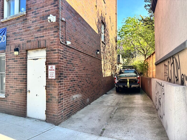 More Photos Of 62 Clermont Ave, Brooklyn Apartments For Lease