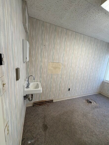 More Photos Of 2017 Sunset Blvd, Steubenville Office For Lease