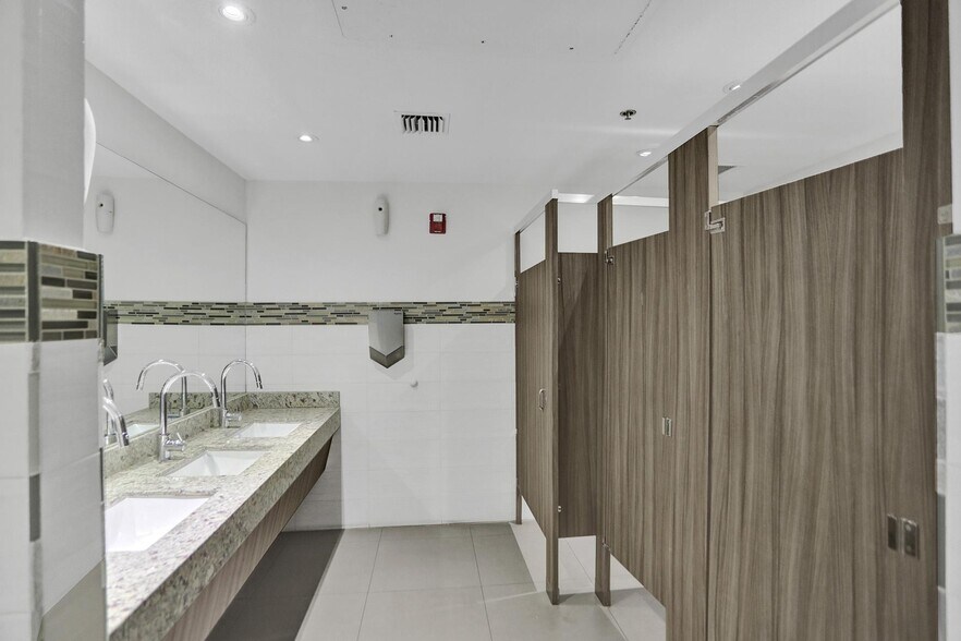 More Photos Of 2870 Stirling Rd, Hollywood Light Distribution For Lease