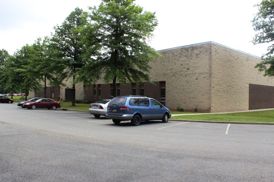 More Photos Of 181 E Halsey Rd, Parsippany Warehouse For Lease