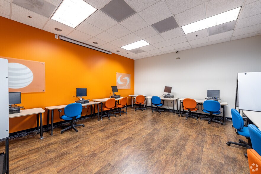 More Photos Of 850-860 W 4th St, Mansfield Freestanding For Lease