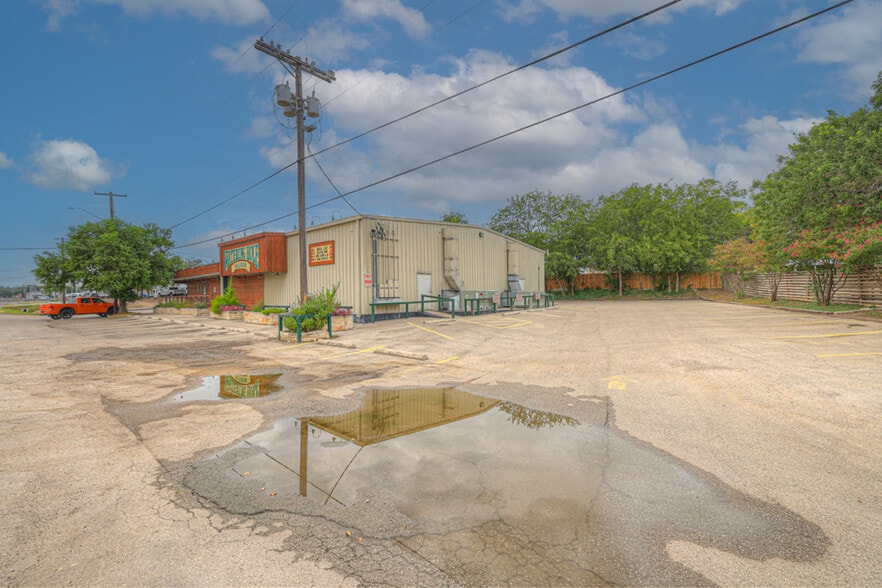 More Photos Of 1390 McQueeney Rd, New Braunfels Sports And Entertainment For Sale