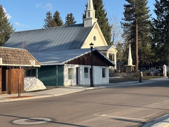 More Photos Of 903 1st St, McCall General Retail For Sale