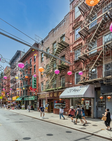 More Photos Of 77 Mott St, New York Storefront Retail Office For Lease