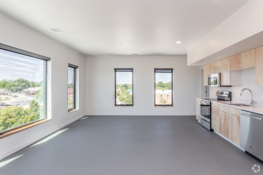 More Photos Of 202 E Emma Ave, Springdale Apartments For Lease