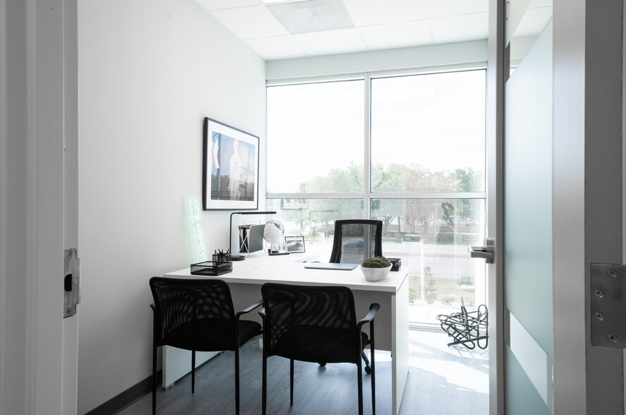 More Photos Of 7726 Winegard Rd, Orlando Storefront Retail Office For Lease