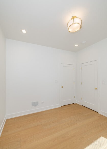 More Photos Of 6044 Eberhart ave, Chicago Apartments For Sale