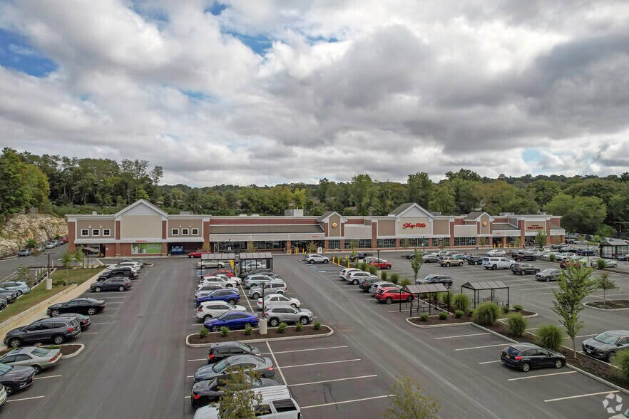 More Photos Of 320 Saw Mill River Rd, Elmsford Storefront For Lease