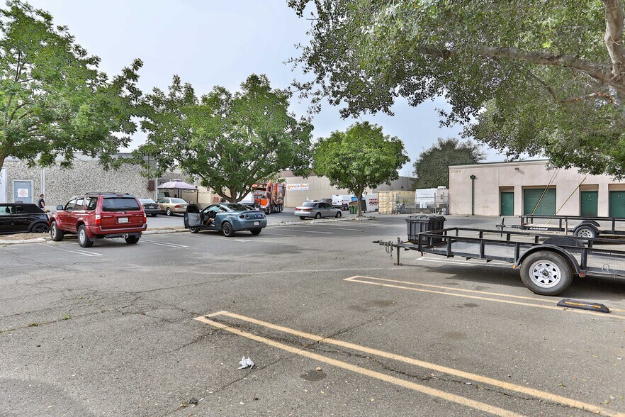 More Photos Of 209 Harding Blvd, Roseville Loft Creative Space For Lease
