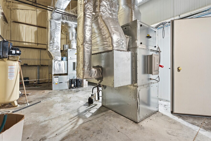 More Photos Of 22900 W Skelly Rd, Haskell Light Manufacturing For Sale
