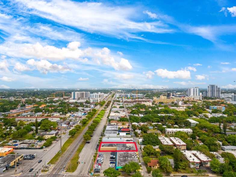 More Photos Of 811 S 21st Ave, Hollywood Freestanding For Lease