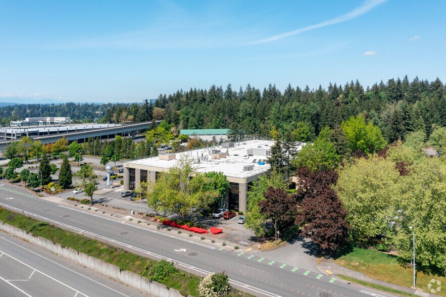 More Photos Of 14360 SE Eastgate Way, Bellevue Flex For Lease