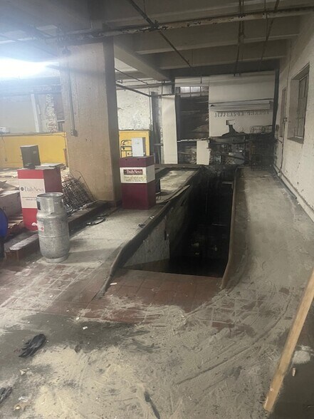 More Photos Of 199 Jefferson Ave, Memphis Parking Garage For Sale