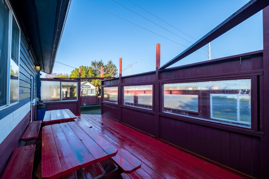 More Photos Of 1185 NE Mill St, Waldport Flex For Sale