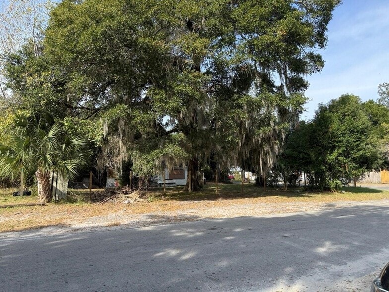 More Photos Of 22 NE 11th St, Gainesville Warehouse For Sale