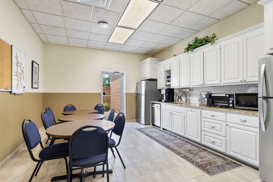 More Photos Of , Baton Rouge Office For Sale