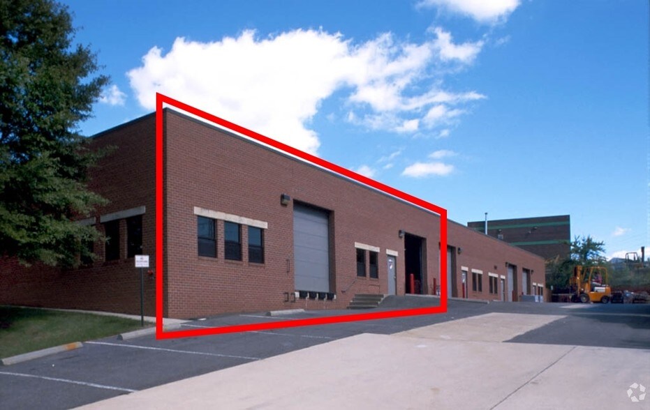 More Photos Of 6825 Hill Park Dr, Lorton Flex For Lease